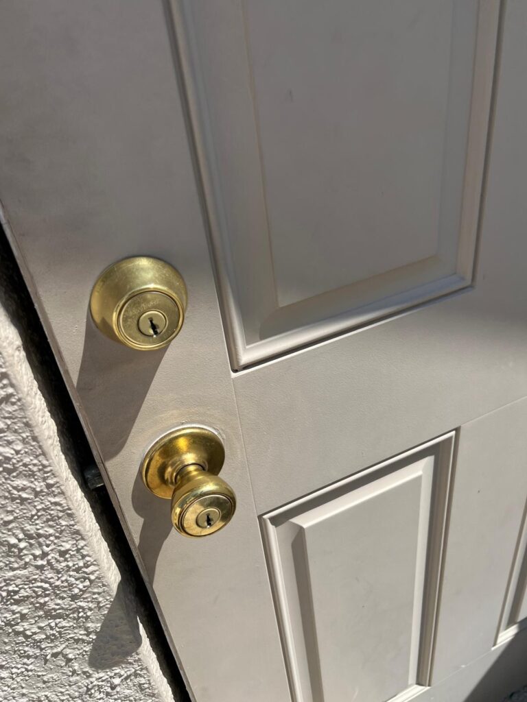 Locked out house who to call in Baymeadows, FL