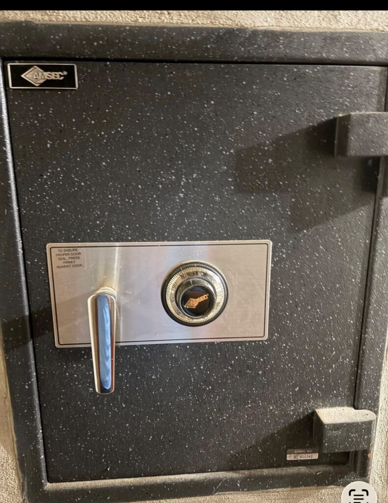 Locksmith to unlock a safe in St. Augustine, FL