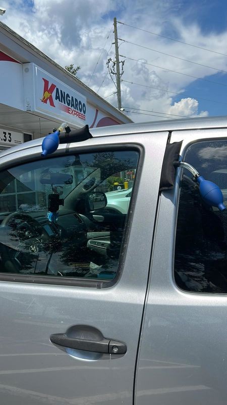 Truck lockout locksmith in Middleburg, FL